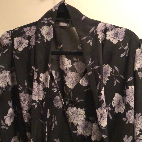 Faux wrap blouse with sash neck tie - Picture 3 of 3